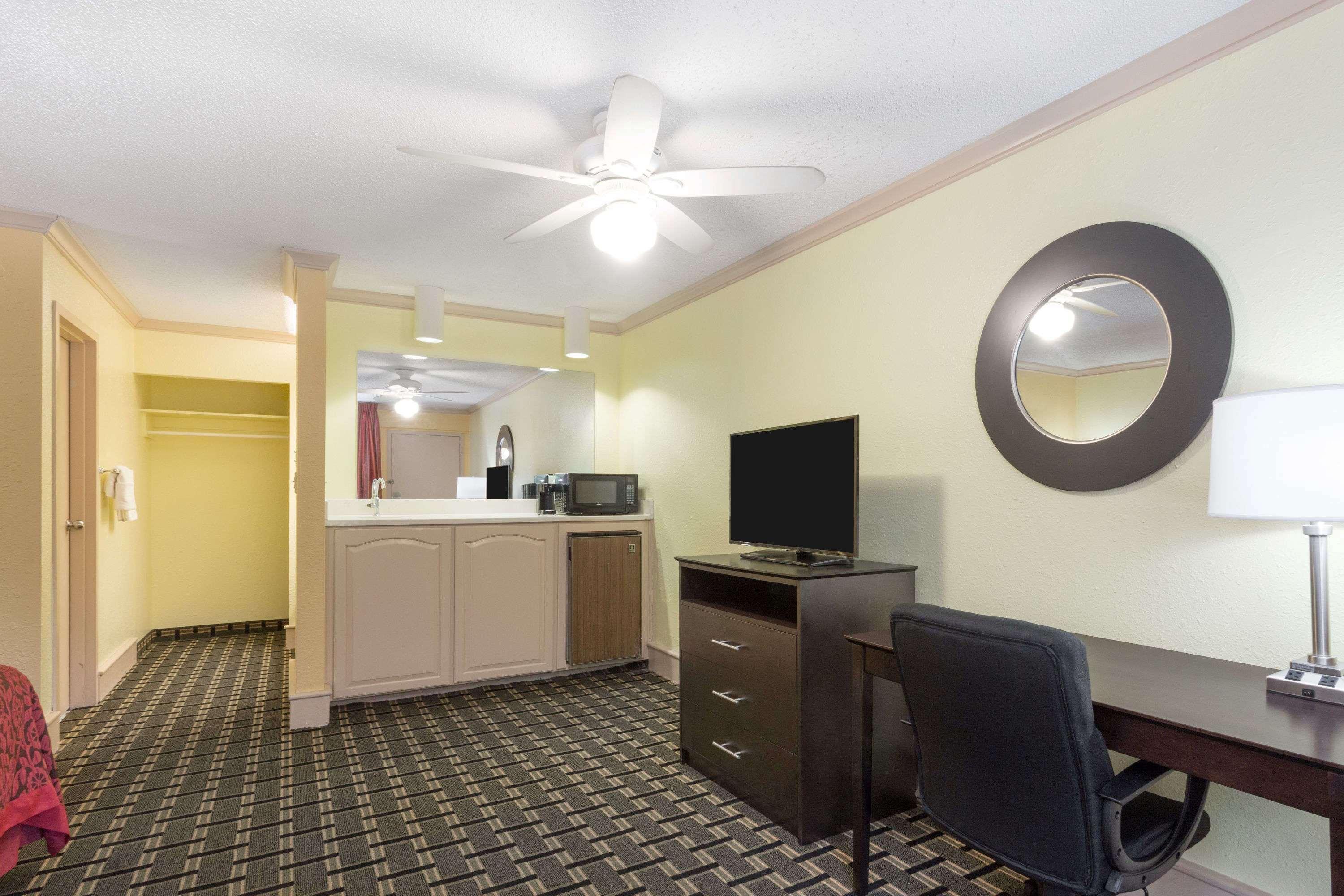 Days Inn By Wyndham Savannah Airport Kültér fotó